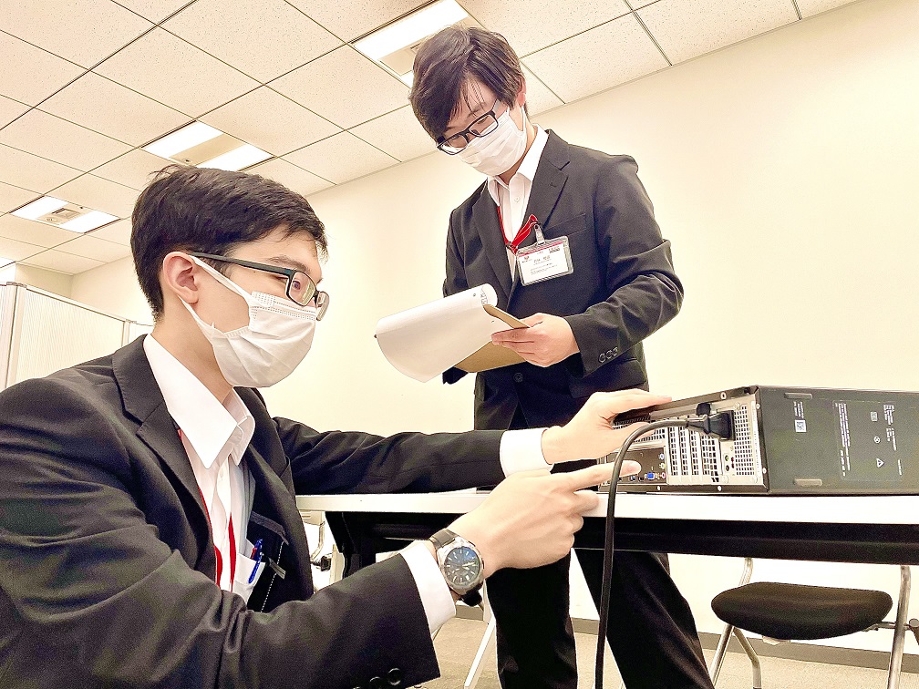 サーバ運用研修の様子